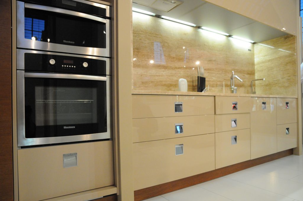 You can get the best modular kitchens for the lowest price. Additionally, this list covers finance options, discounts, and offers for transforming the space into the best modular kitchen.